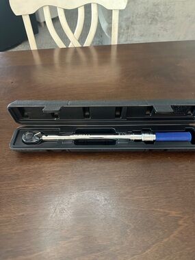 Kobalt item "337333"  NEW 3/8-inch Drive Click Torque Wrench with Case NWOT